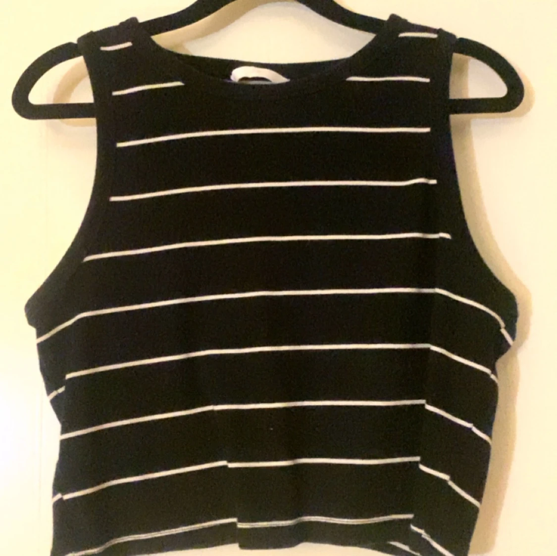 Svart och vit randig linnetopp - 90