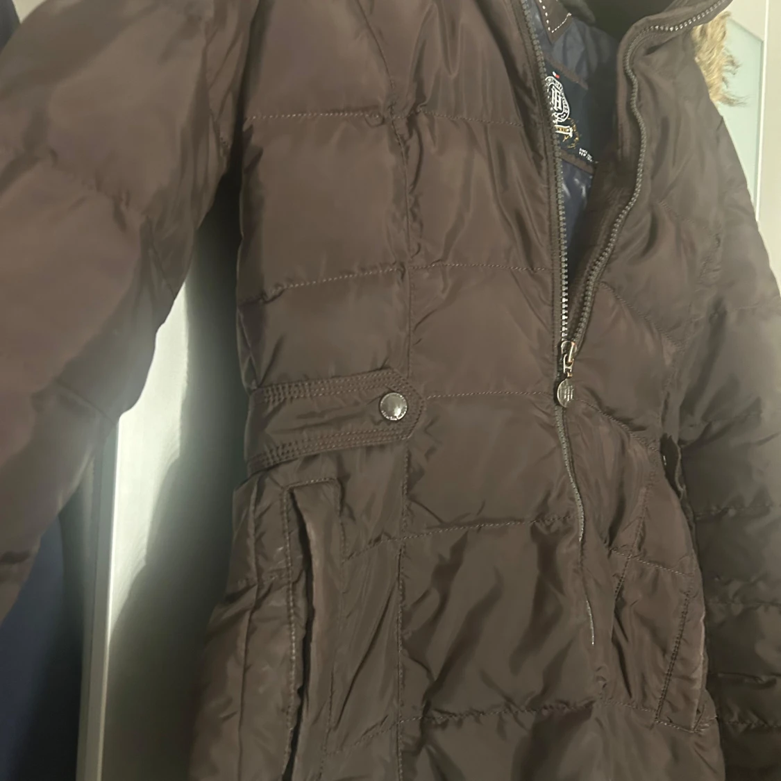 Brun dunjacka från Tommy Hilfiger - 92