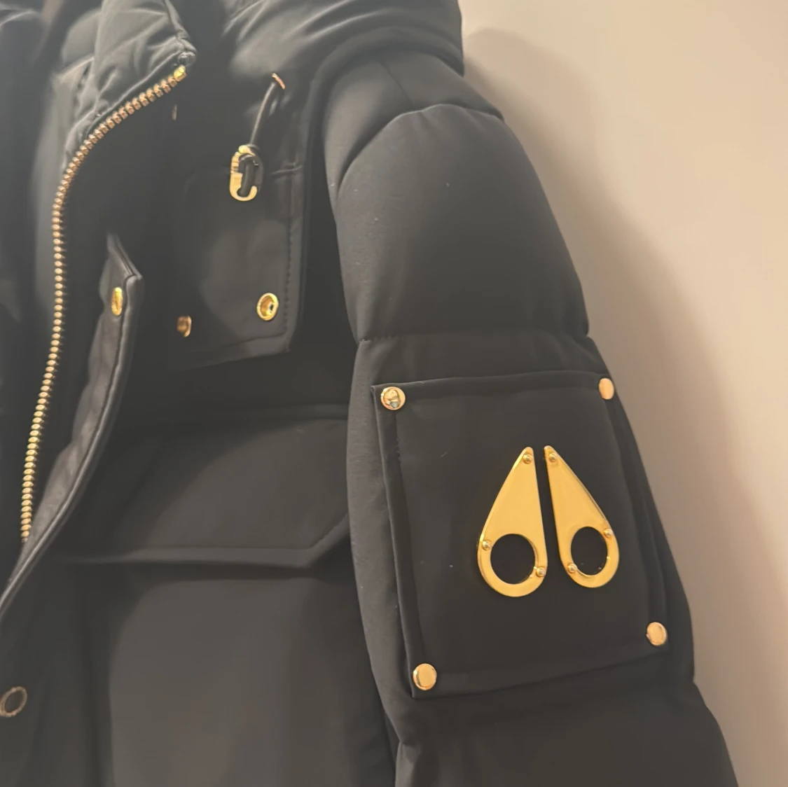 Svart dunjacka från Moose Knuckles - 90