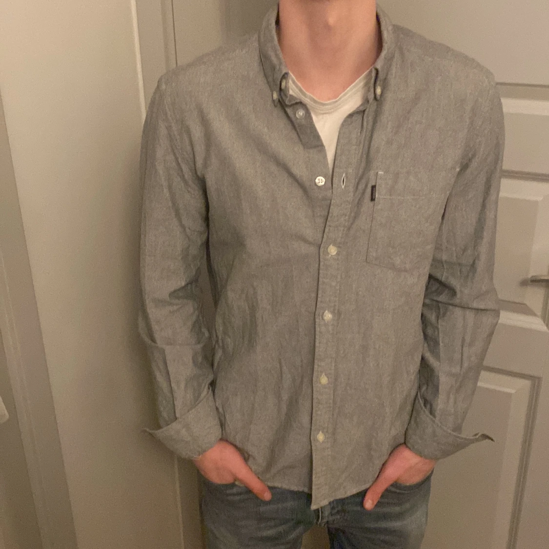 Grå skjorta  - 90