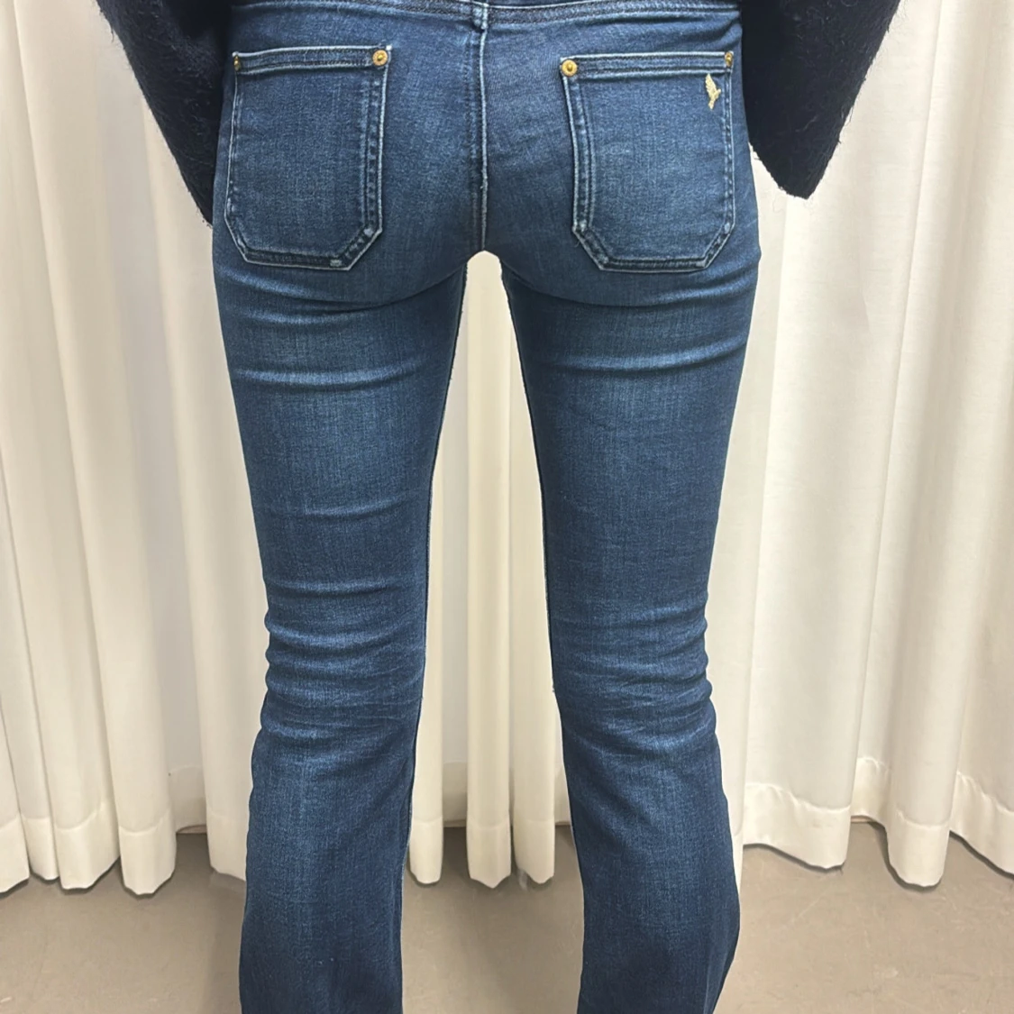 Lågmidjade mörkblå jeans - 91