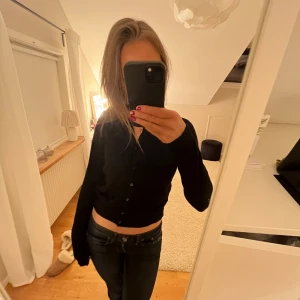 Stickad kofta - Svart stickad kofta, fint skick😋😋🙏🏼