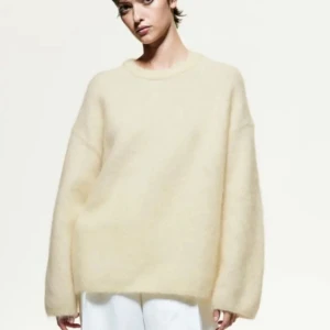 Beige oversized HM tröja - Superfin beige Mohair tröja i oversized passform från HM. 