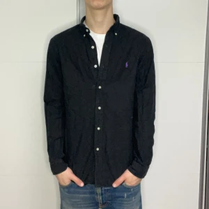 Ralph Lauren skjorta  - Ralph Lauren skjorta | Skick: 8/10 | Strl M | Pris - 549 | Fraktar via Postnord eller Instabox på köparens bekostnad | Hör av dig vid minsta fråga eller fundering//CL
