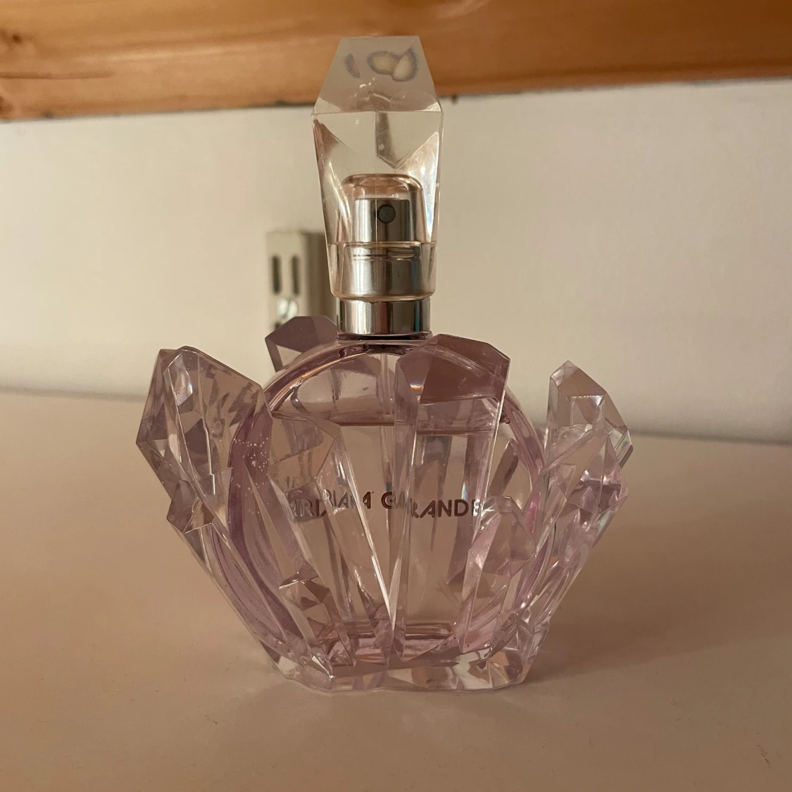 Ariana Grande R.E.M parfym  - 90