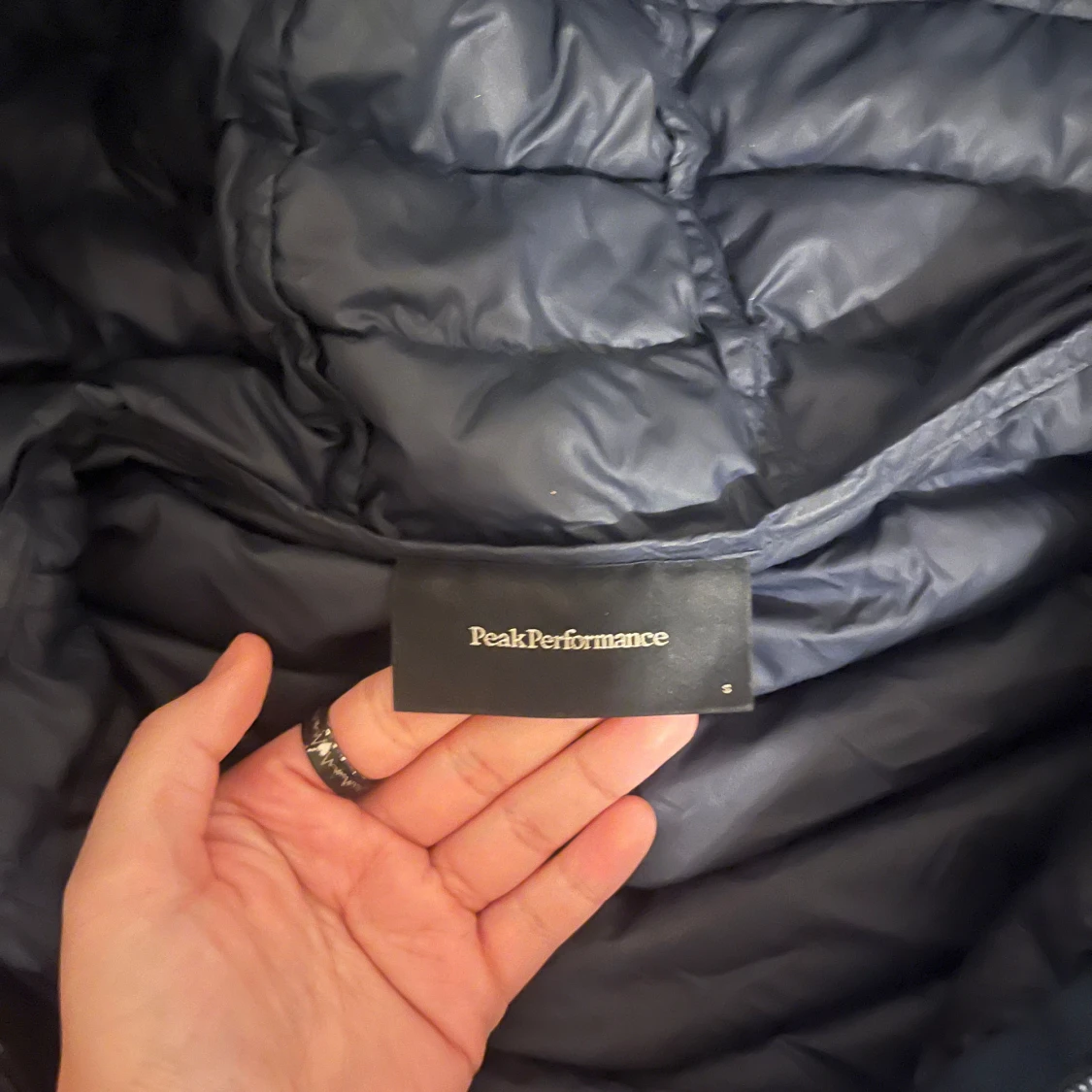 Mörkblå dunjacka från Peak Performance - 91