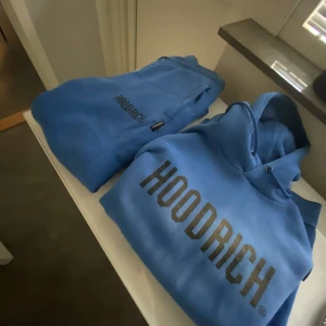 Hoodrich dress - Säljer en snygg blå dress från Hoodrich. Skick 10/10 knappt Andvänd 