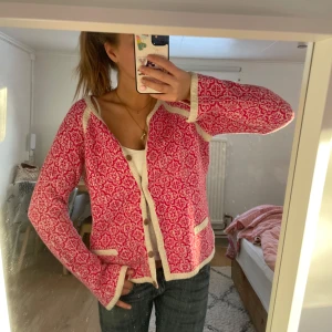 Stickad kofta - Världens sötaste mönstrade kofta från odd molly!😍😍😍