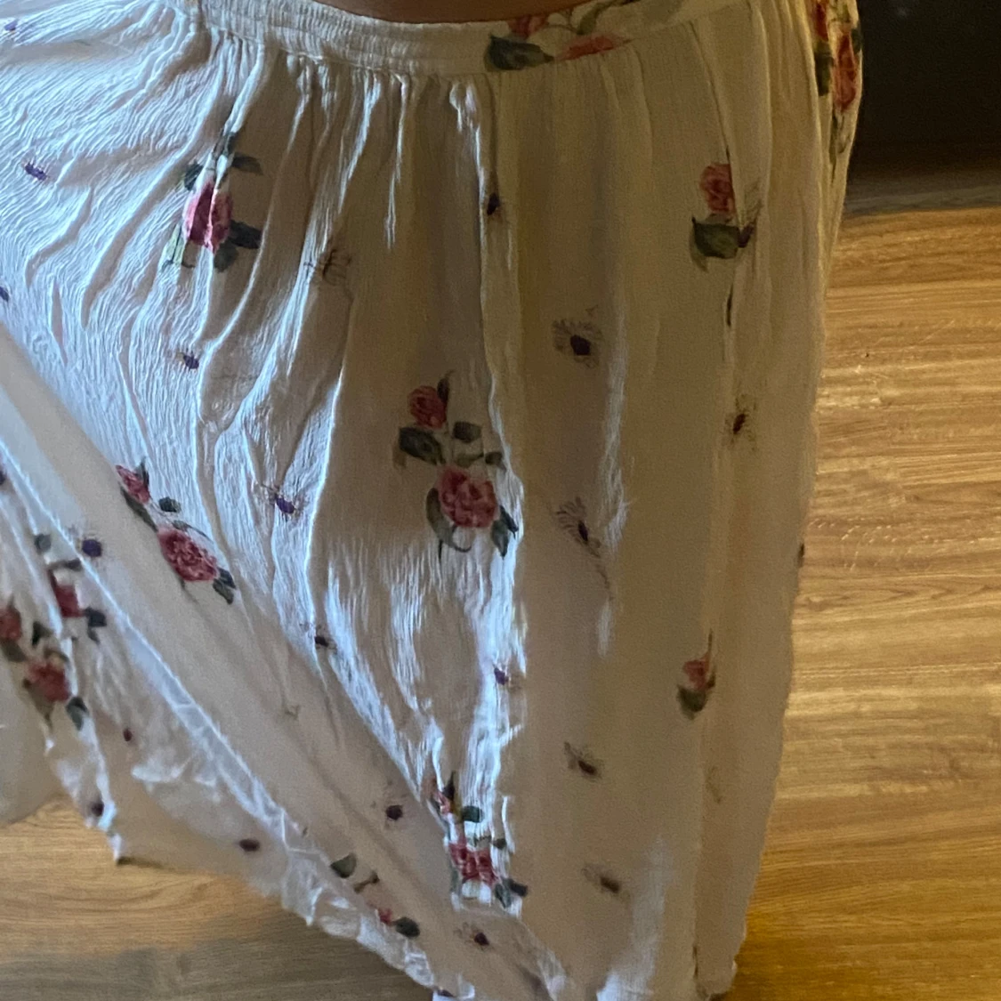 Långkjol med blommor - 1