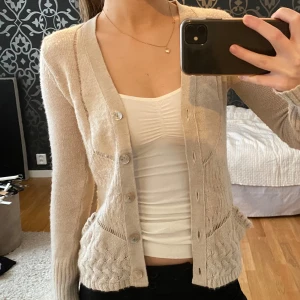 Kofta från Odd Molly - Beige stickad kofta från Odd Molly🌸