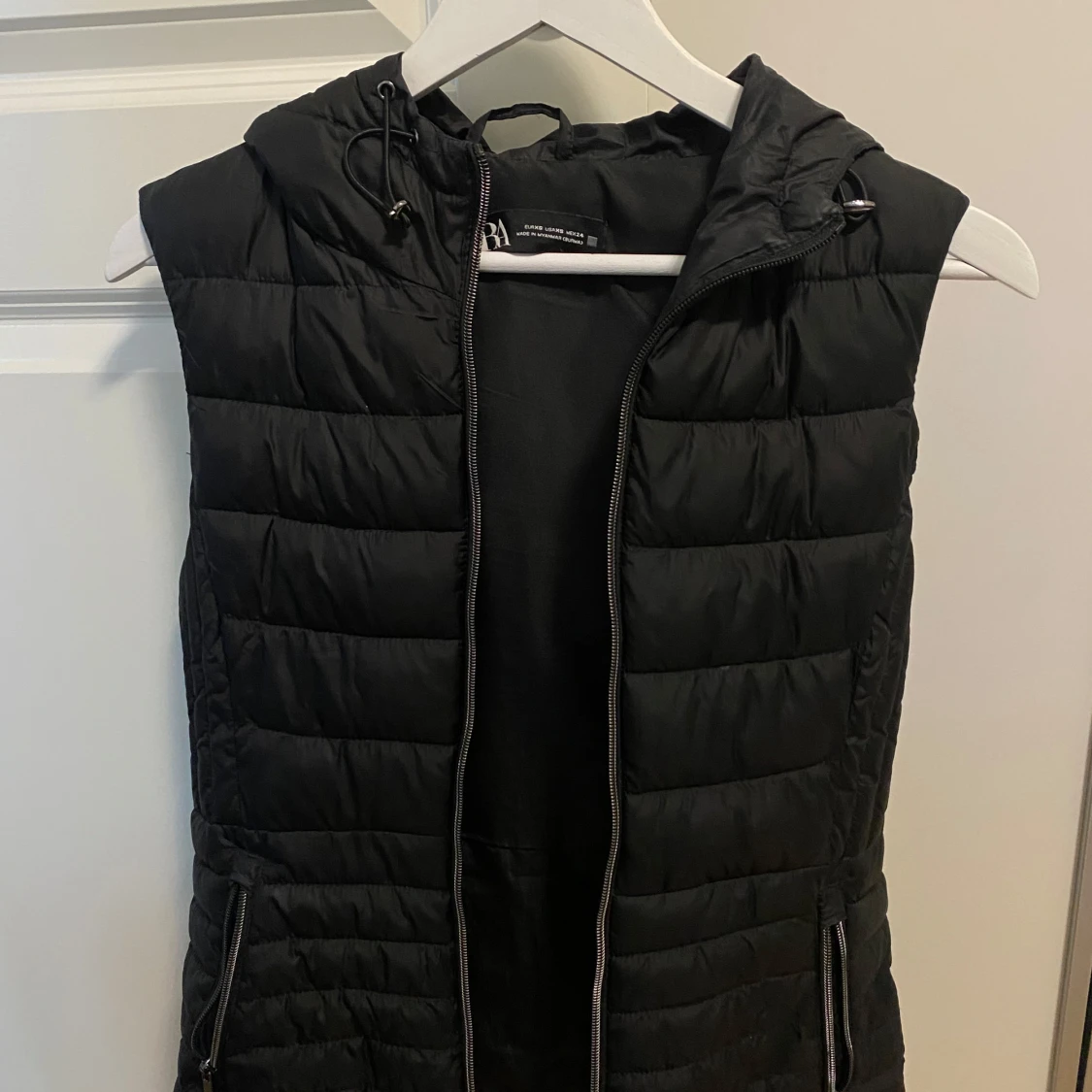 Svart dunväst från Zara