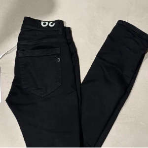 Dondup jeans - Säljer nu ett par feta Dondup jeans i modellen george/skinny fit. Storlek 29.  10/10 skick. Skriv vid några funderingar🙌