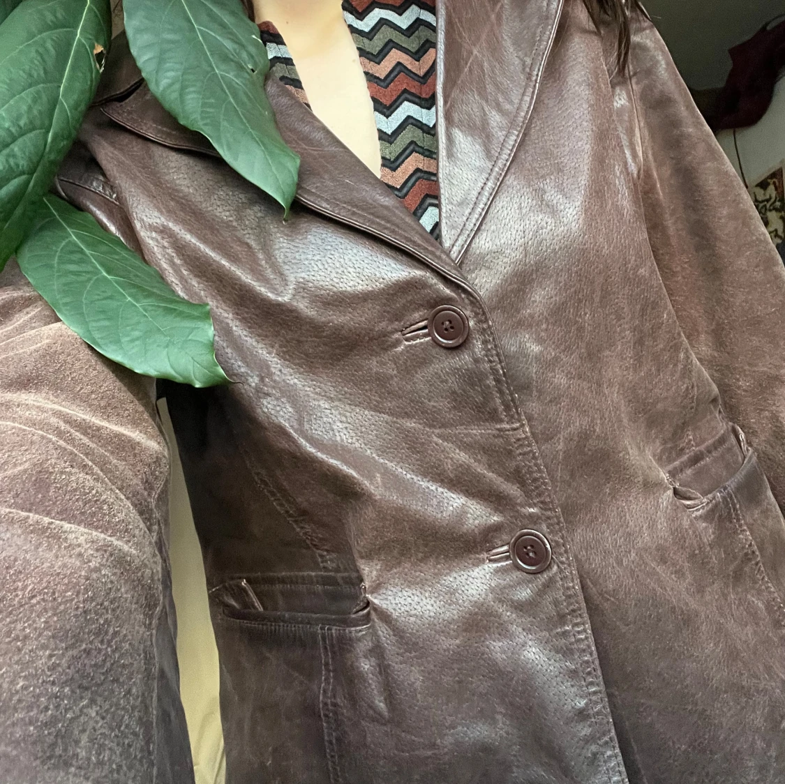 Brun skinnjacka med knappar - 90