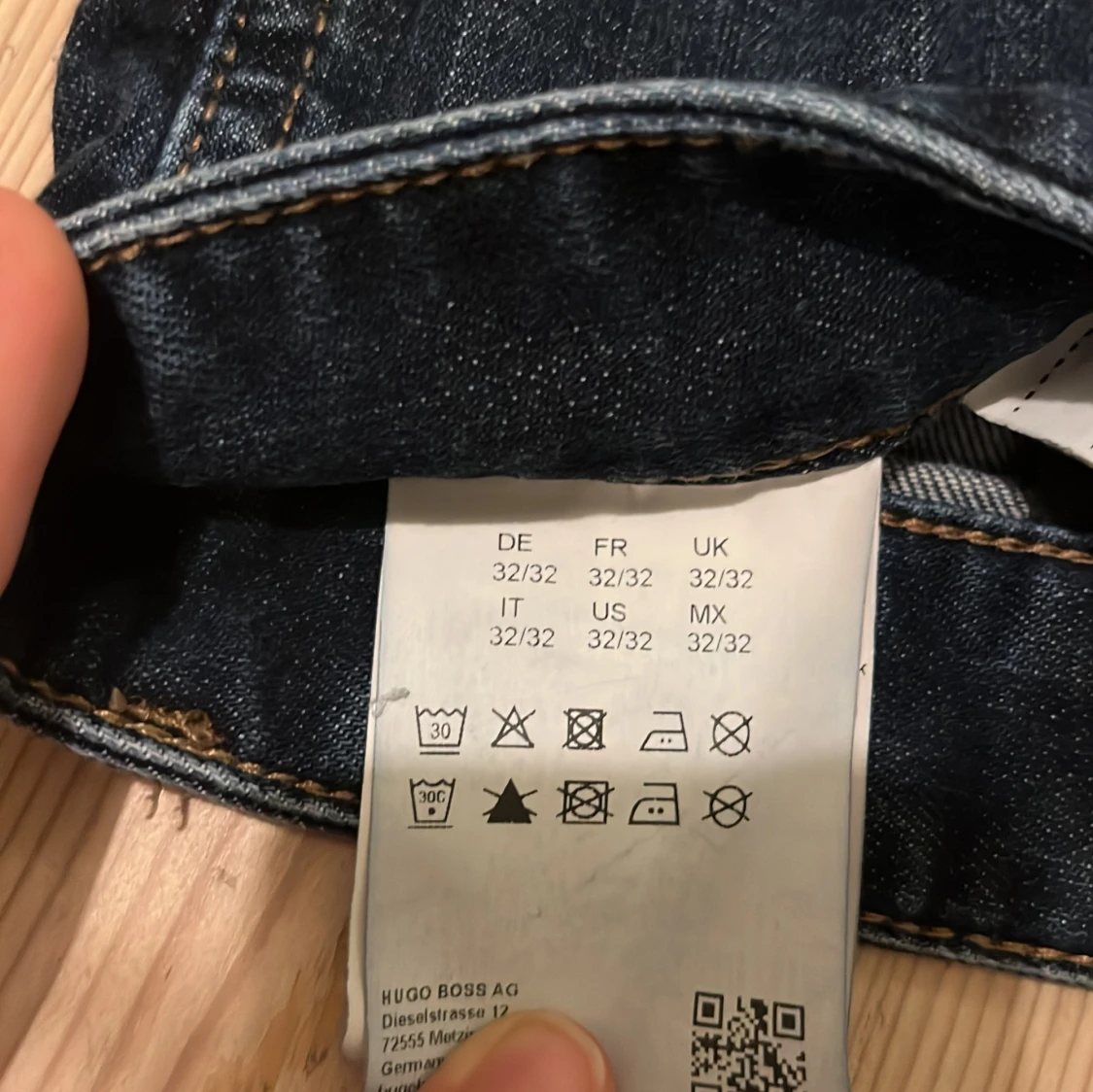 Mörkblå jeans från Hugo Boss - 91