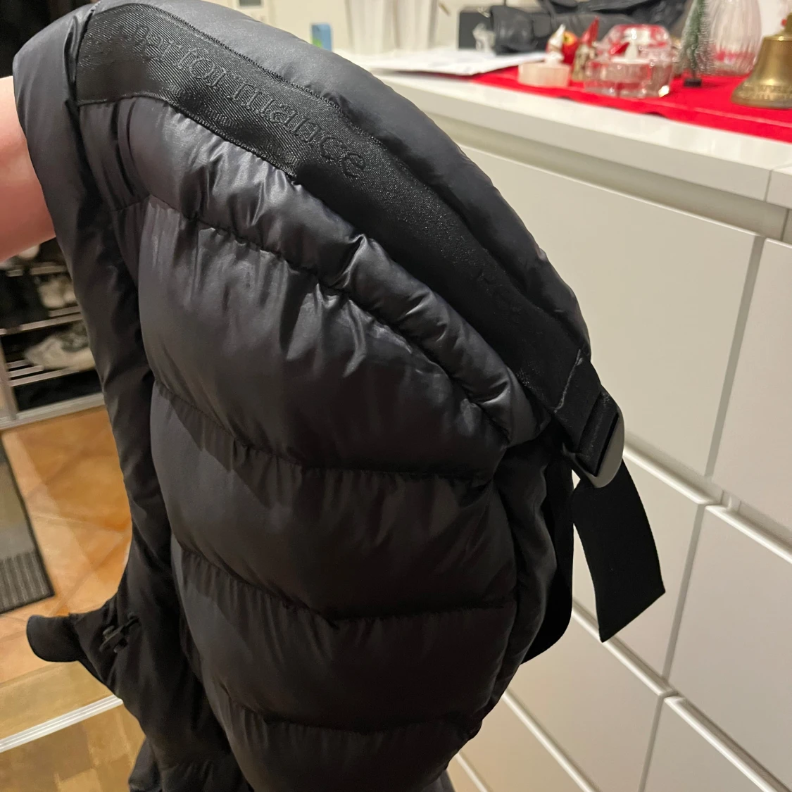 Svart dunjacka från Peak Performance - 92