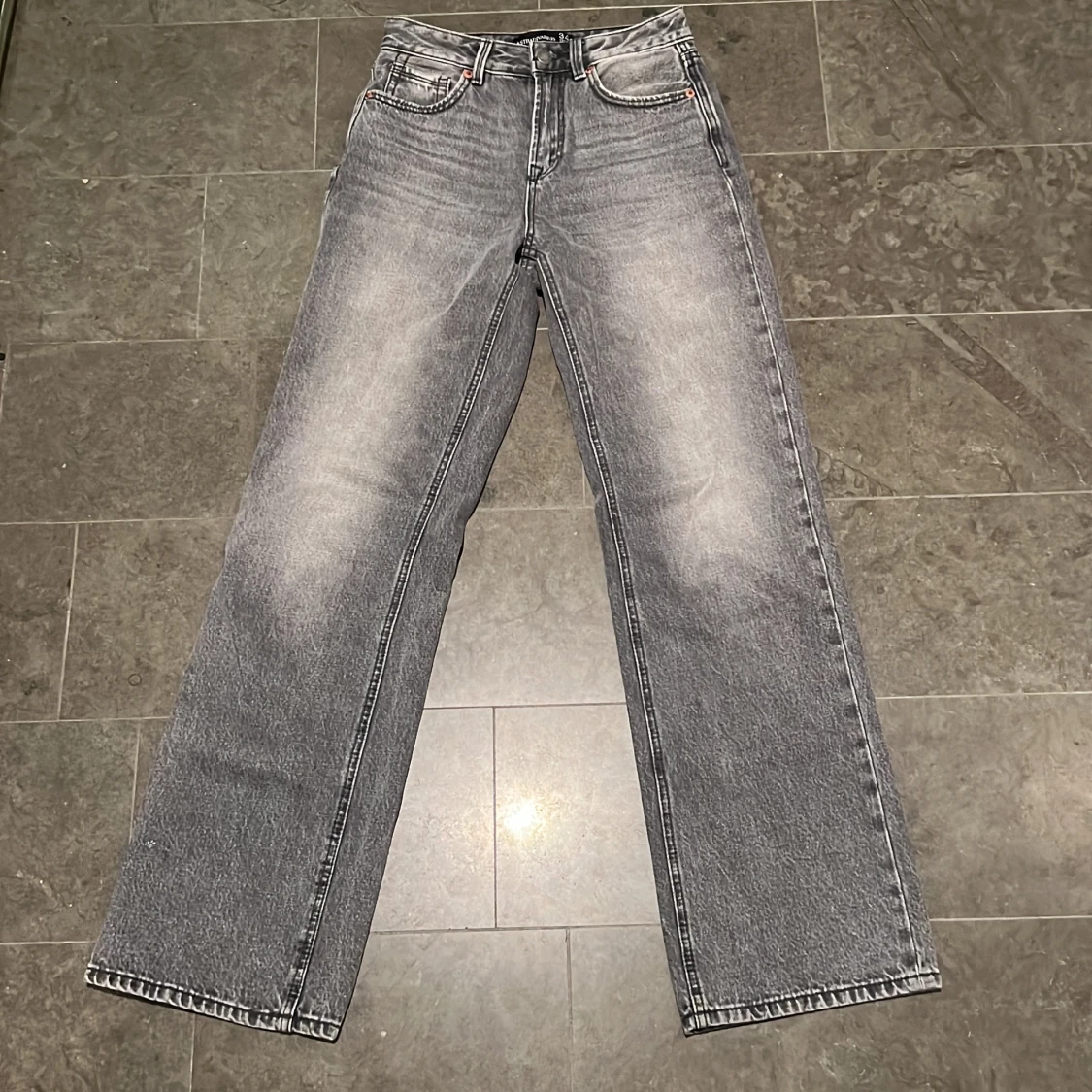 Grå jeans från Stradivarius - 1