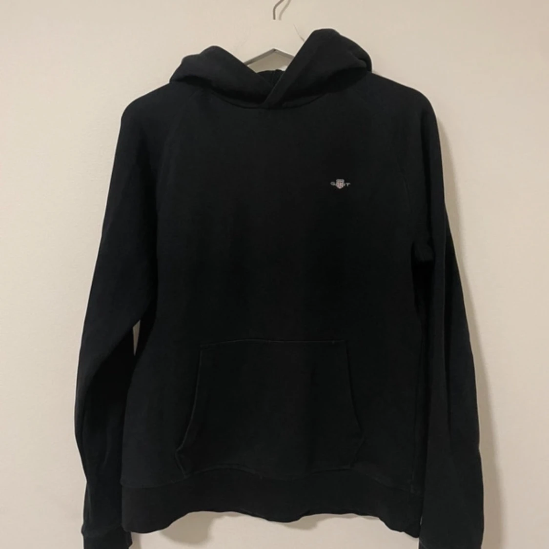 Svart hoodie från GANT