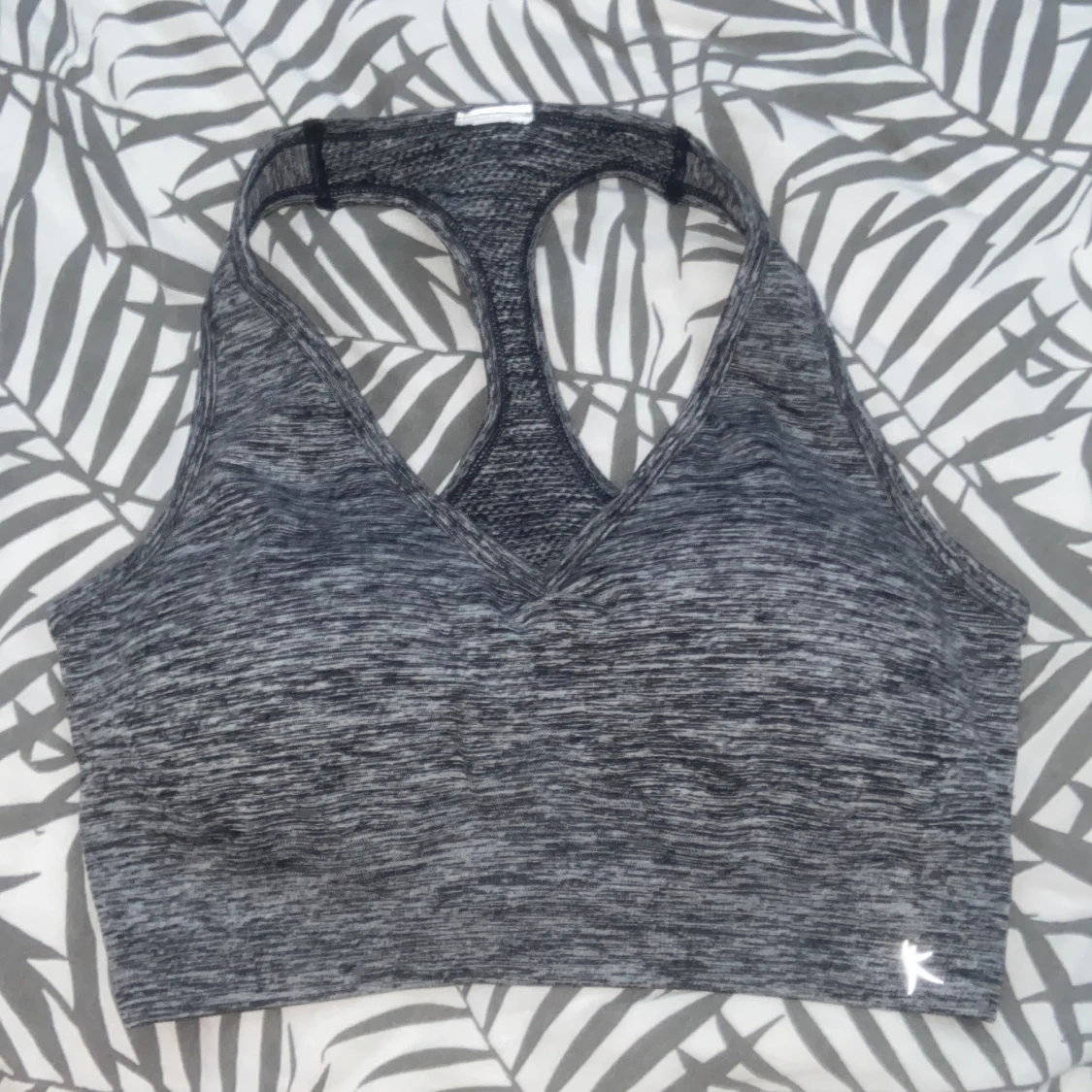Grå sporttopp med brottarrygg
