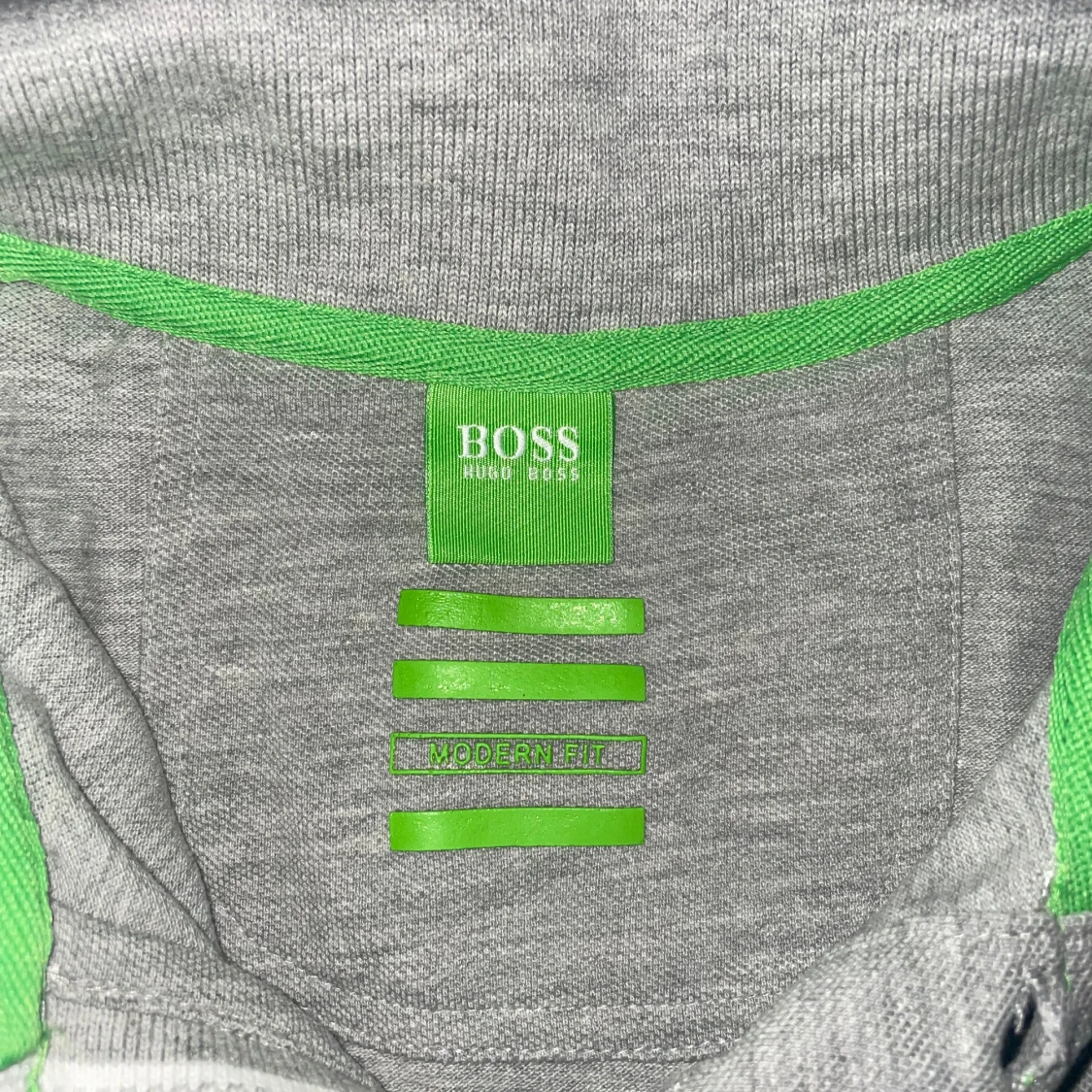 Grå pikétröja från Boss - 1