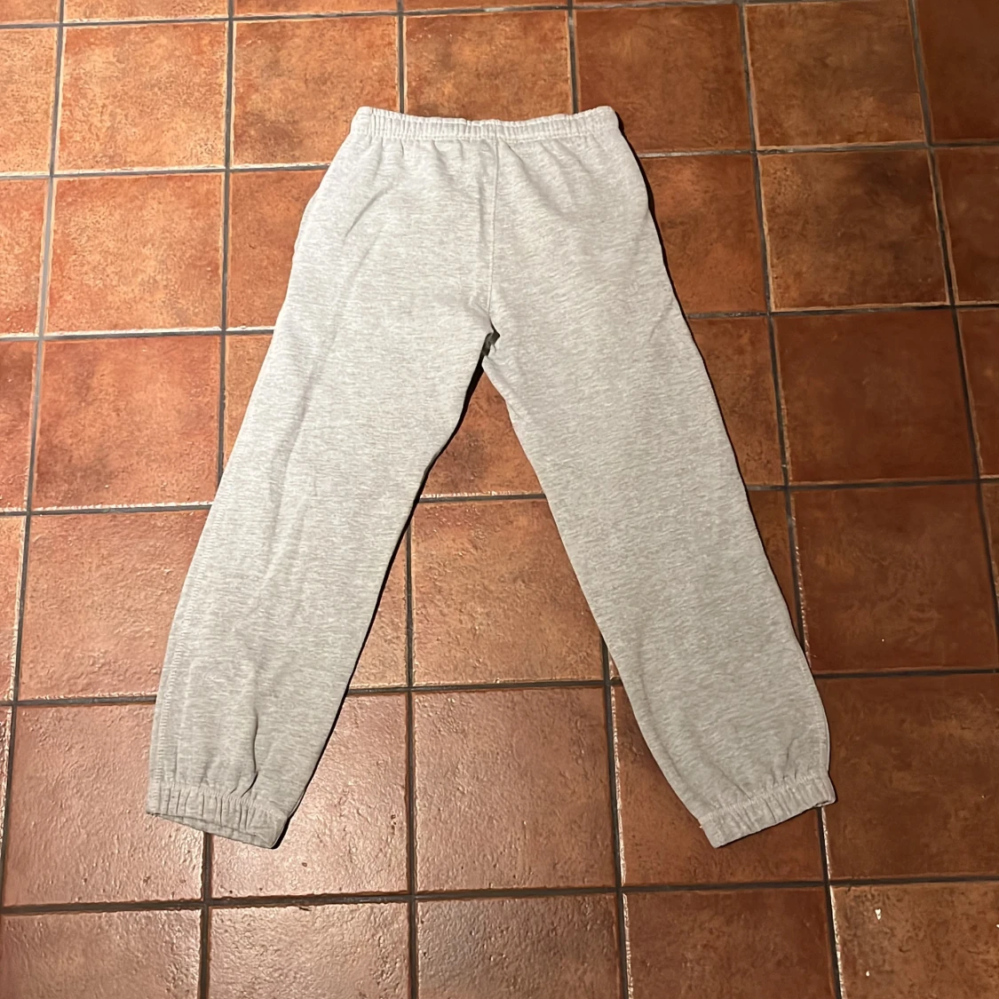 Grå mjukisbyxor från Lindex - 90