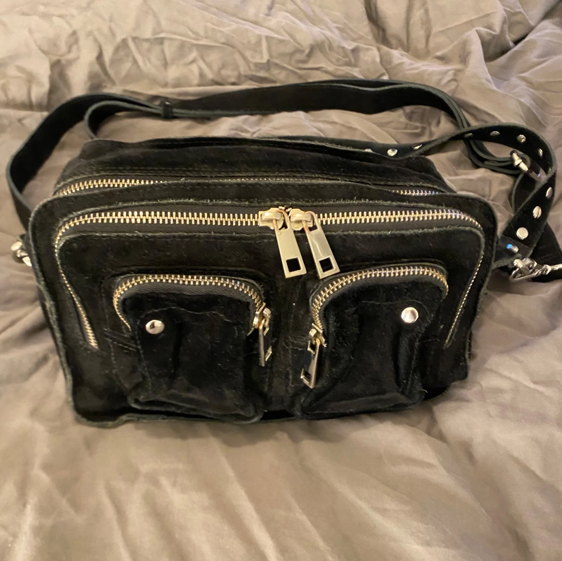 Svart väska ifrån Nunoo 