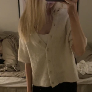 Beige kofta - Bra skick inte nopprig