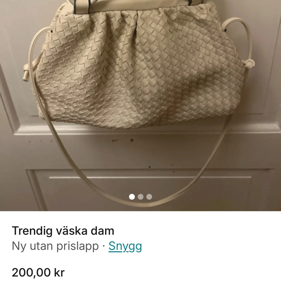 Beige flätad handväska