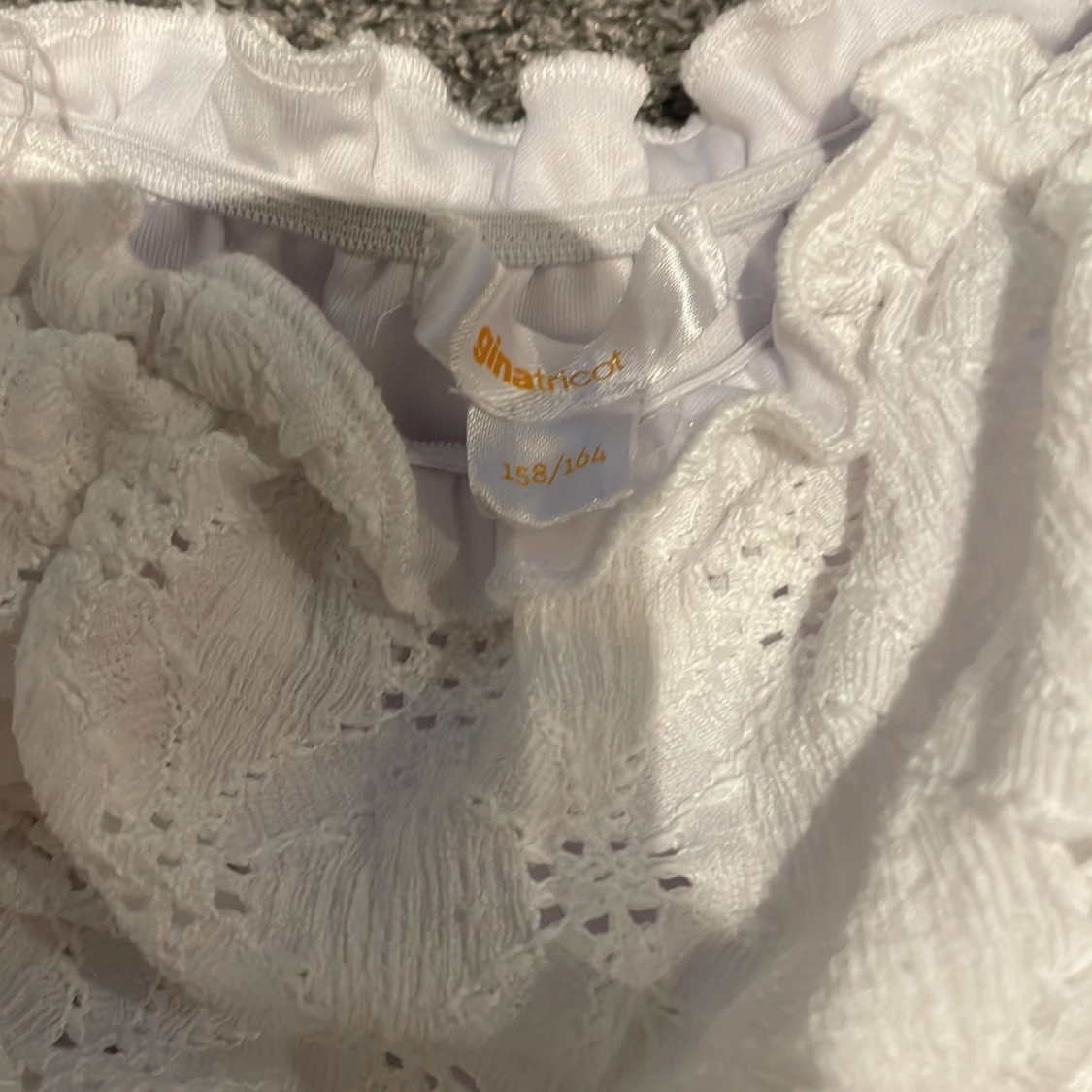 Vit klänning från Gina Tricot - 92