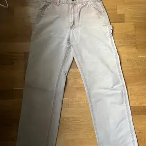 Carhartt jeans köpta på en vintage affär för över 1000kr mycket bra skick i dem. Storlek 32 X 34. 700kr Pris kan diskuteras. 