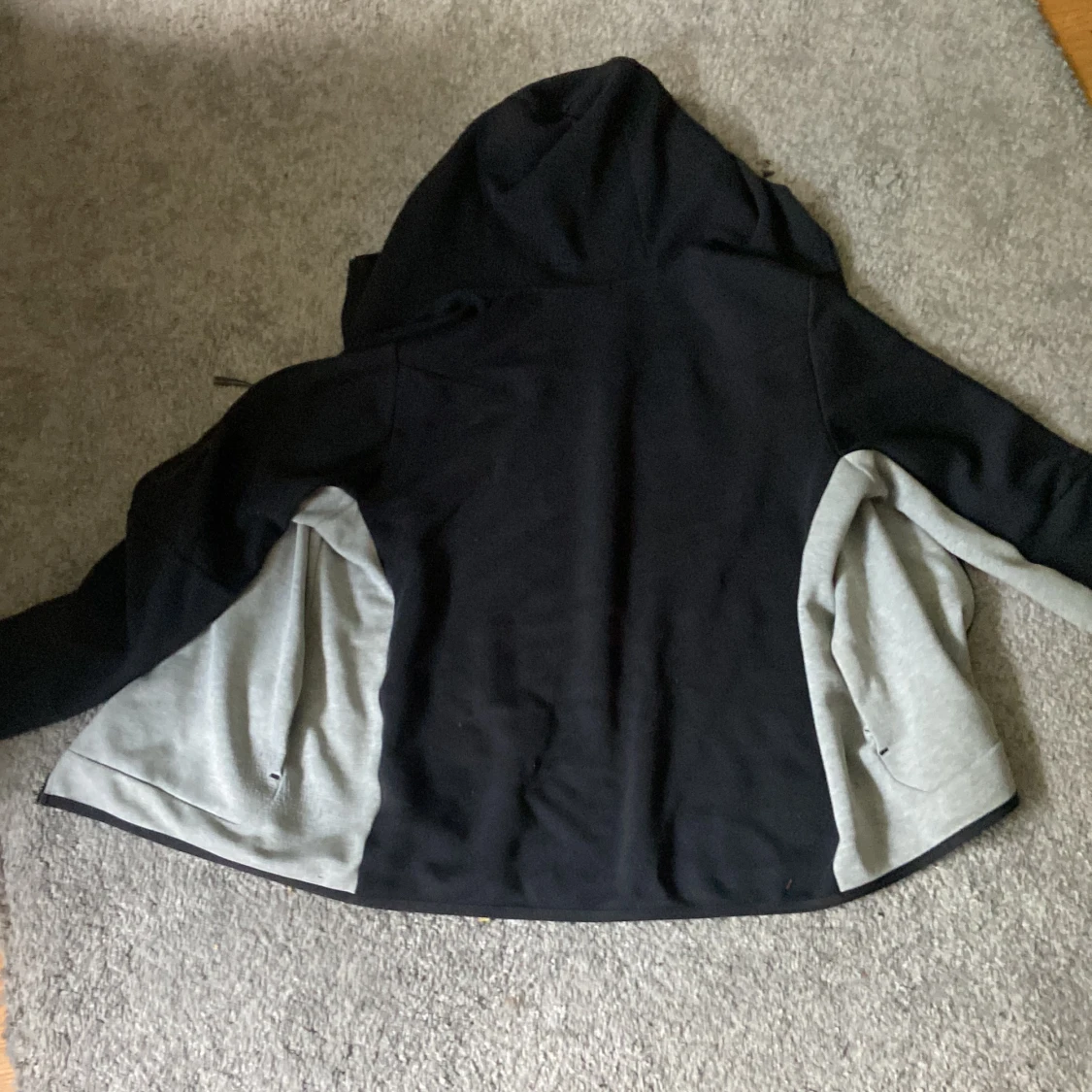 NIKE TECH GRÅ/SVART M/L - 91