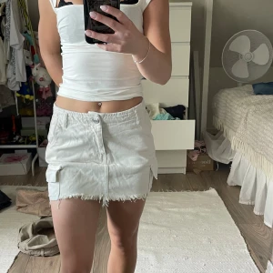 Cargokjol - Säljer denna snygga cargokjolen, superfint skick och aldrig använd 