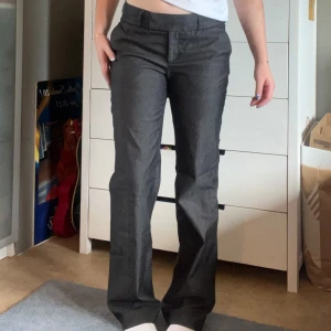 Kostymbyxor  - Grå kostymbyxor, rak modell🫶🏻