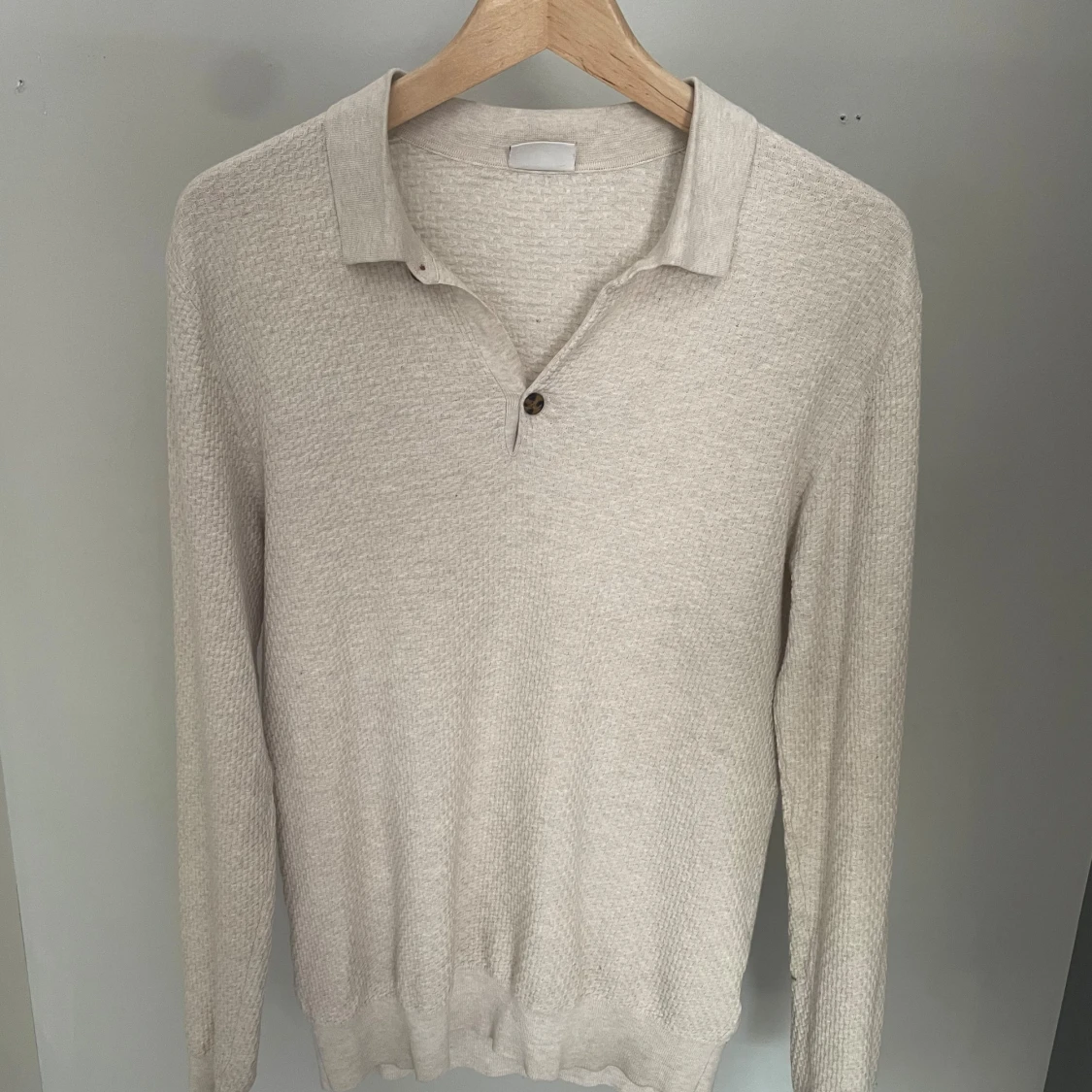 Beige långärmad piké från John Henric  - 91