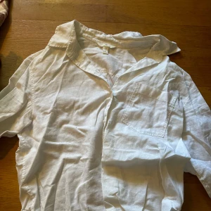 Linneskjorta - Linneskjorta från hm. Fint skick. Skriv vid fler bilder eller intresse