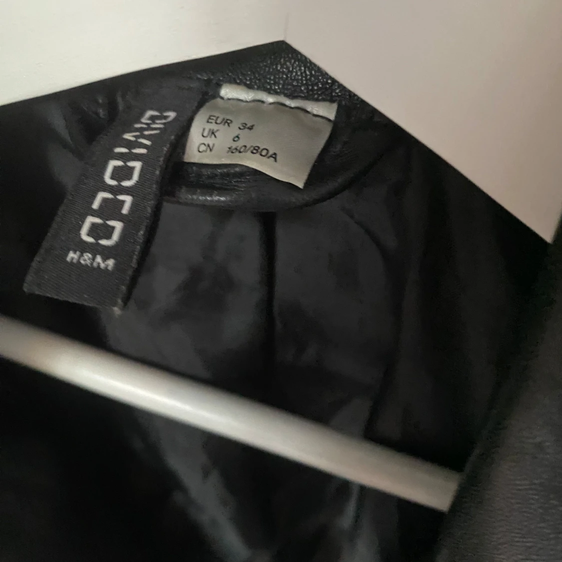 Svart skinnjacka från H&M - 92