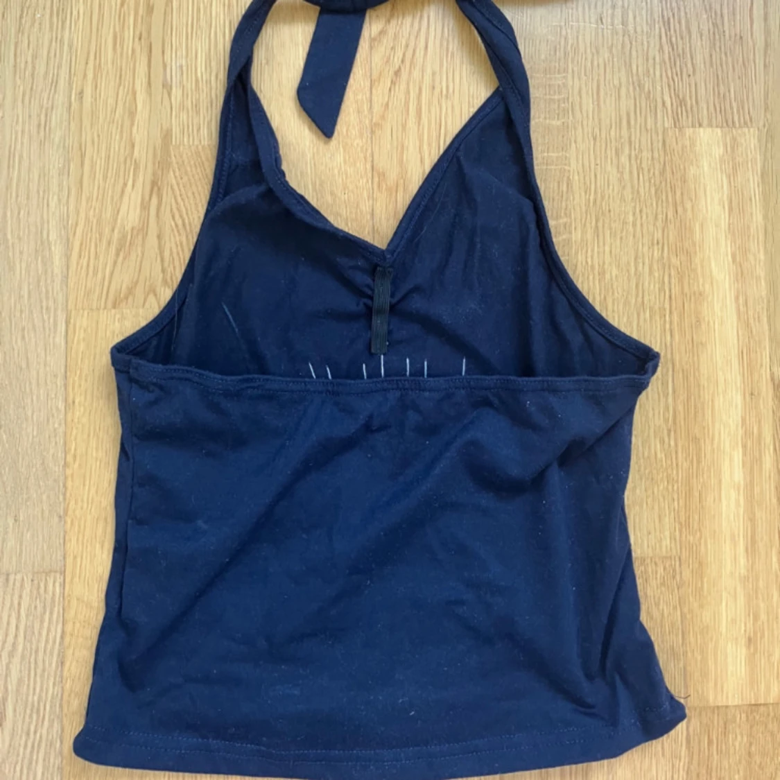 Svart halter topp med rhinestones  - 90