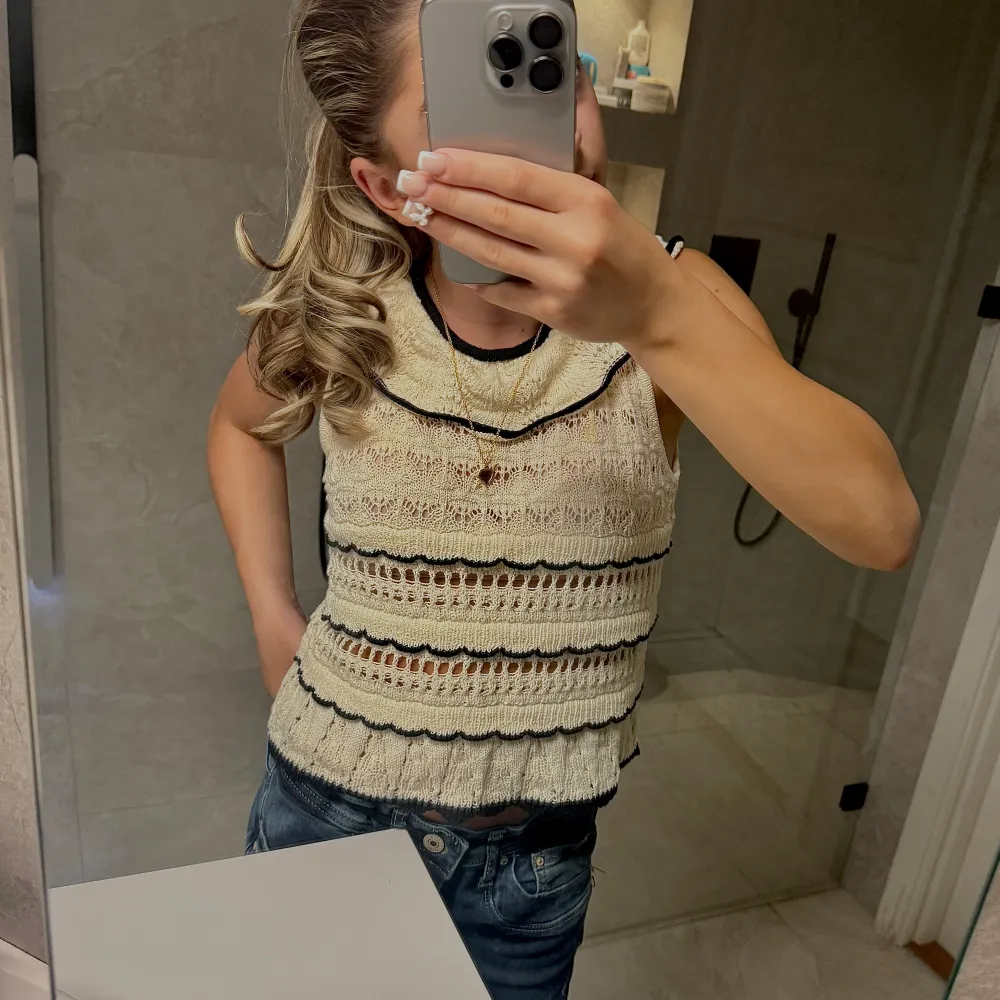 en skitsnygg stickad zara topp jag inte längre änvänder ❤️ . Yläosat.