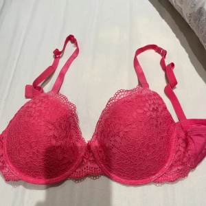 Bh - Oanvänd bh då den är för stor. Storlek 80 B från Åhléns 