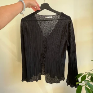 Svart blus - Knappt använd topp från pull & bear.