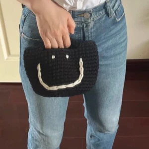 Arket jeans - Raka/ croppade i modellen. Storlek 26, kommer inte till användning 