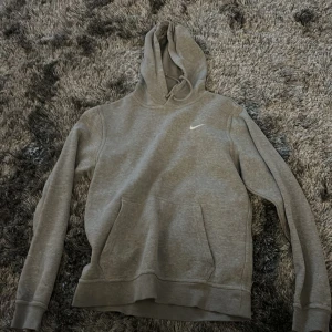 Hoddie - En vanlig Nike hoddie storlek S
