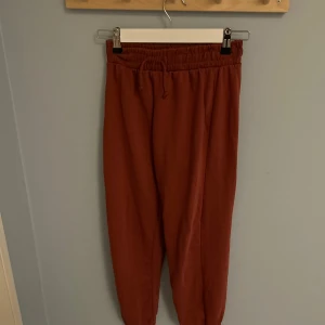 Mjukisbyxor 😻😻 - Super najsa mjukisbyxor att ha på sig!! Använda 2-3 gånger, köpt för typ 250  