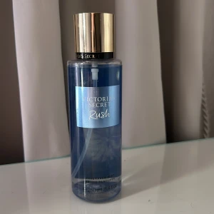 Ny Victoria Secret parfym  - Helt ny Victoria Secret parfym! Pris kan diskuteras men inga skam bud🙏🏼
