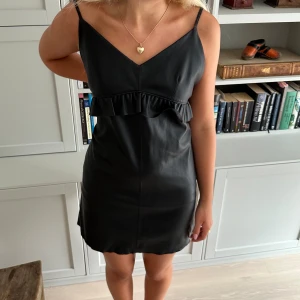 Skinnklänning Svart klänning  - Svart klänning S-M från reservd❤️