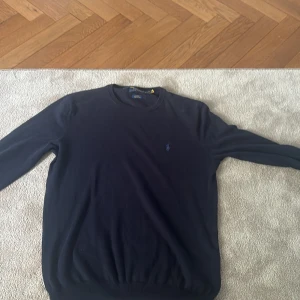 Ralph lauren tröja - Säljer min Ralph lauren stickade tröja så den är för liten. Bra skick på tröjan.