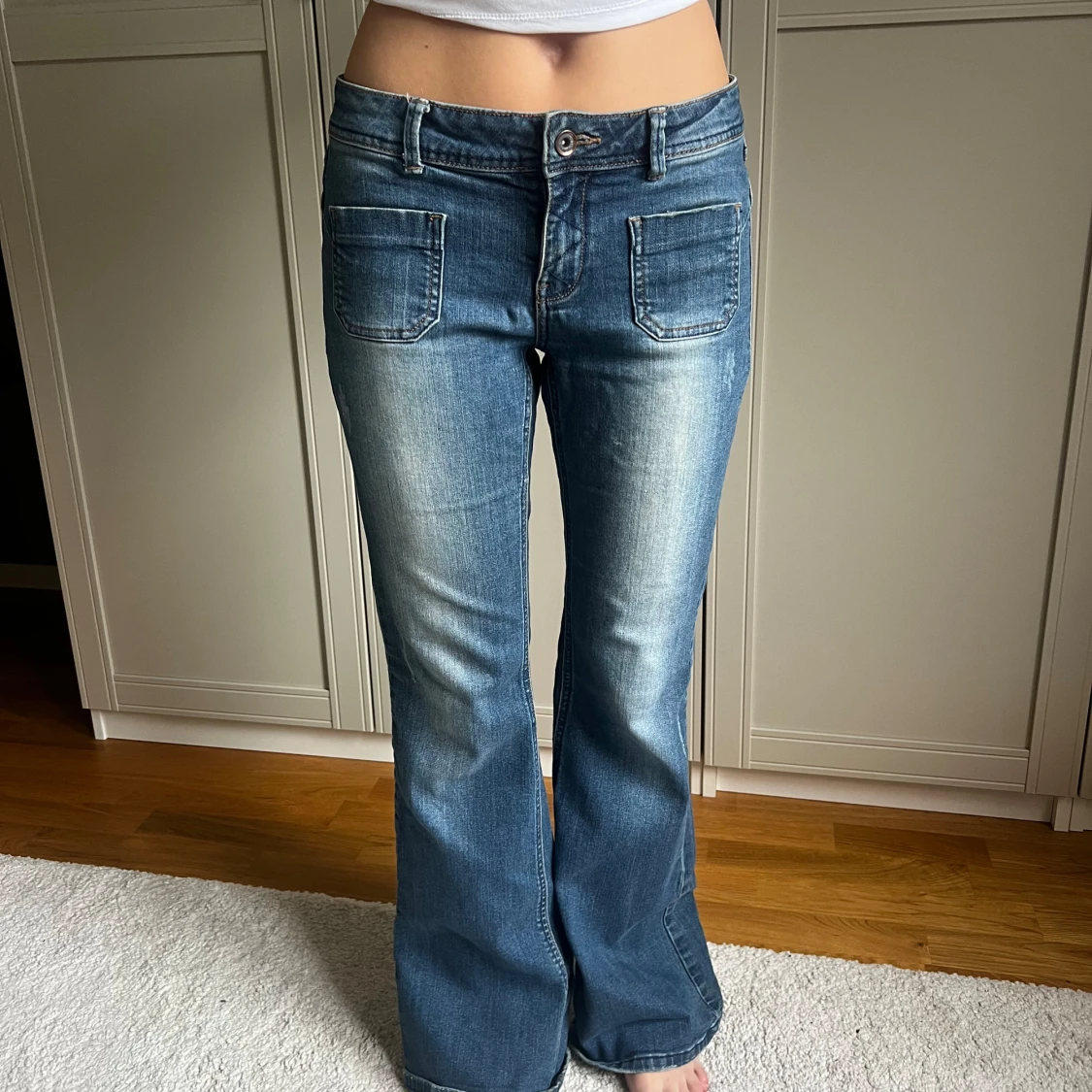 Blåa bootcut jeans