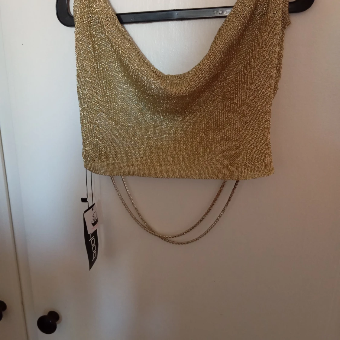 Guldig metallic topp från Boohoo