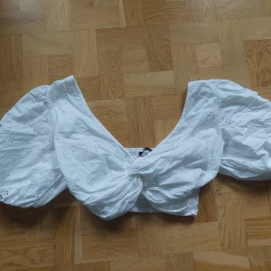 Topp - Croppad topp från Zara