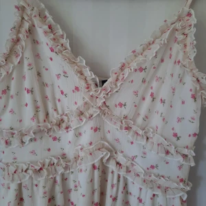 Klänning - Använd 1 gång 