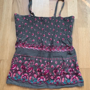 Linne - Linne med fint mönster, storlek 34 från Only. Jättebra skick